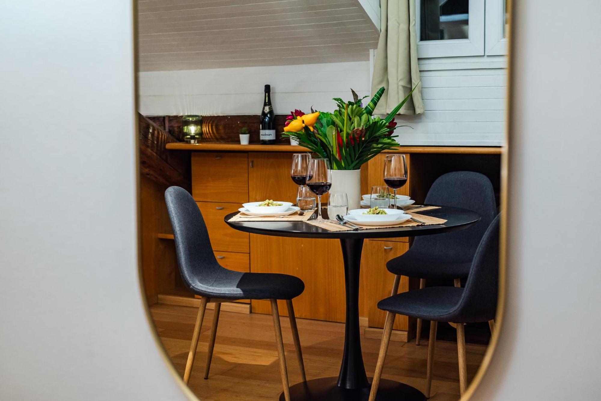The Mirror Attic - Moscova Brera *