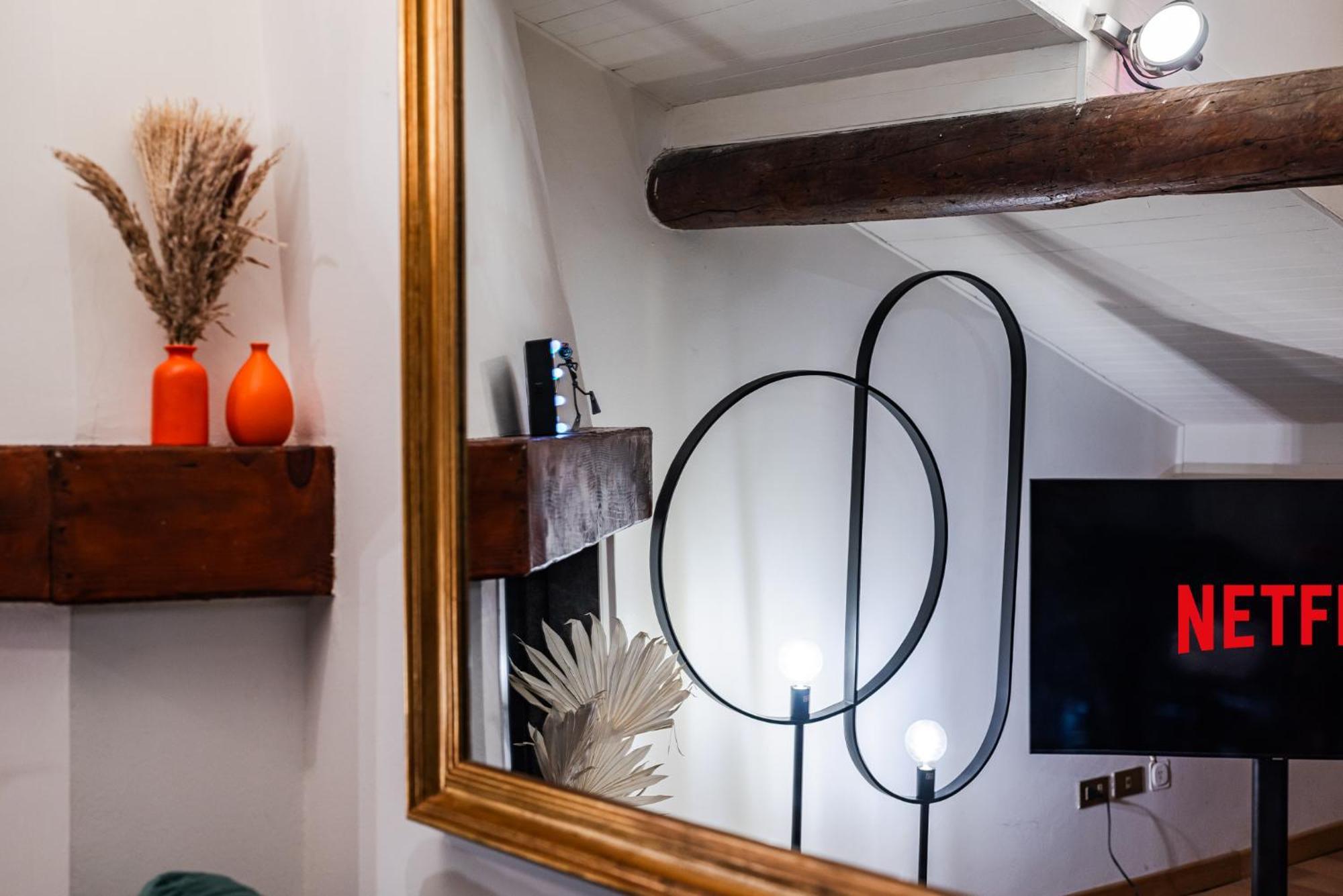 The Mirror Attic - Moscova Brera * Mailand