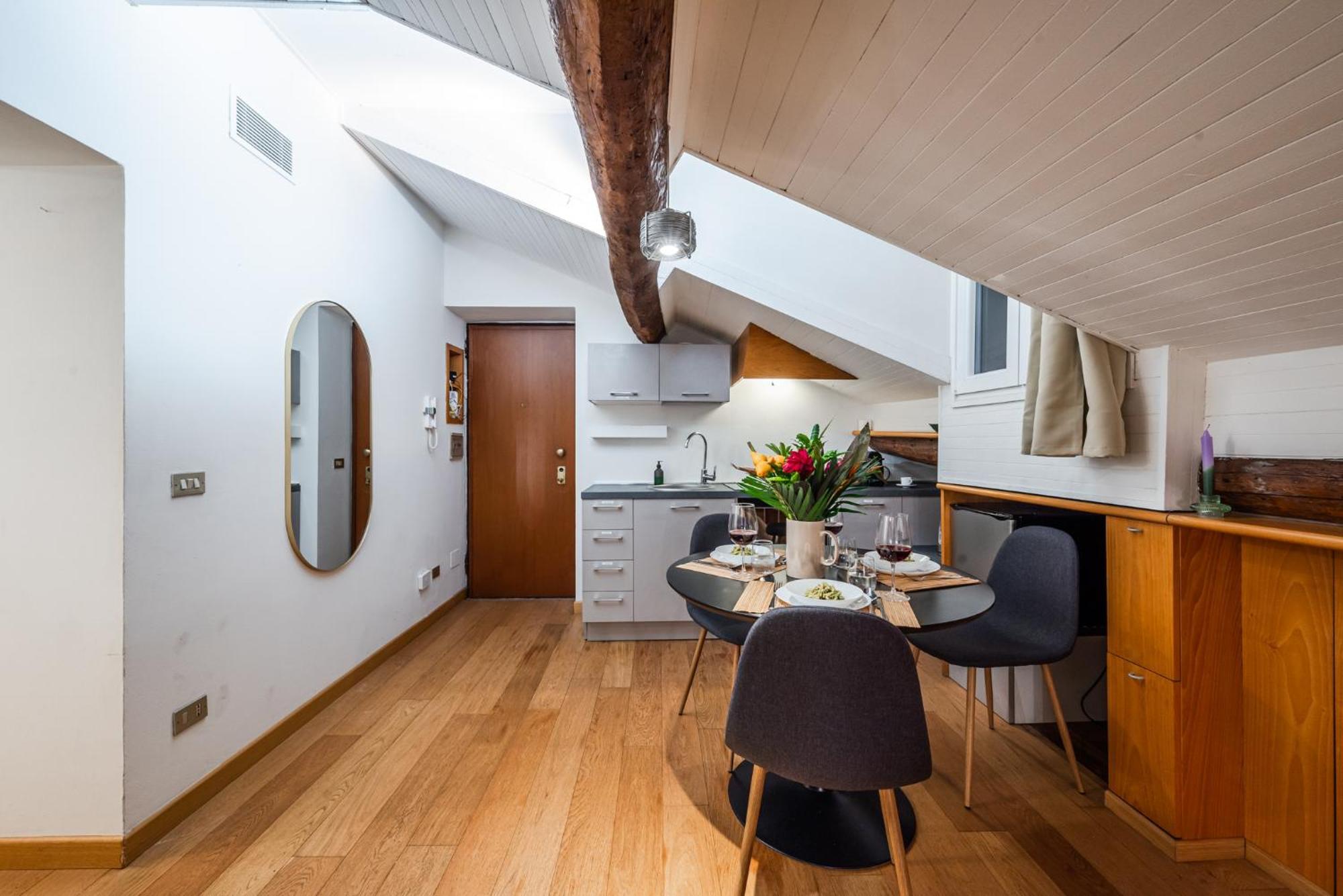 Apartment The Mirror Attic - Moscova Brera *