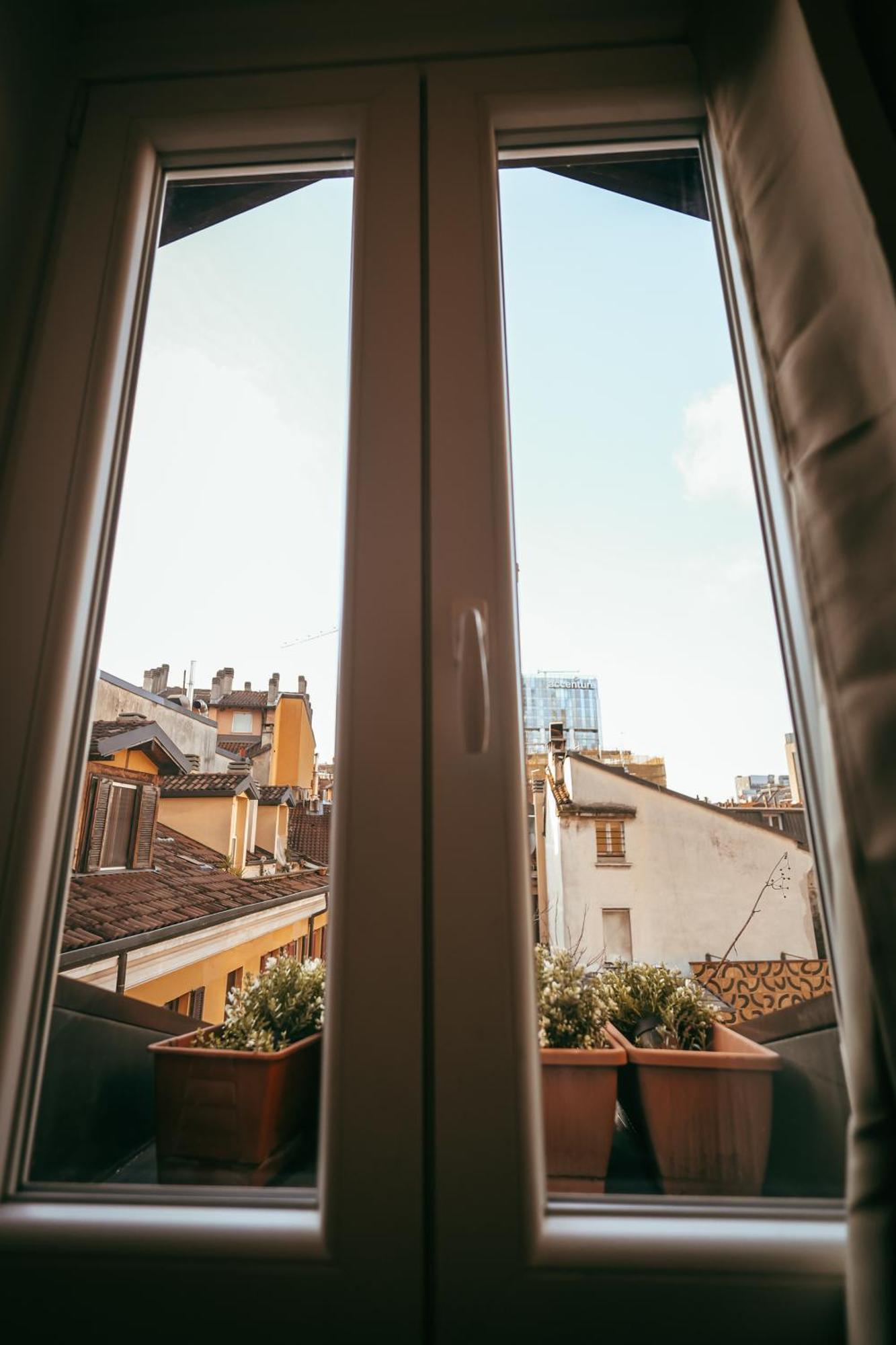 The Mirror Attic - Moscova Brera Milano