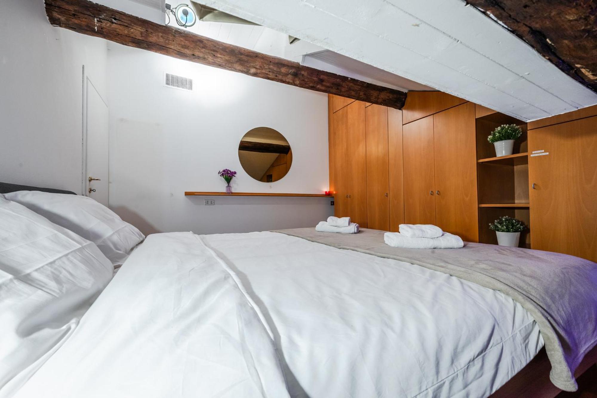 The Mirror Attic - Moscova Brera Appartamento Milano